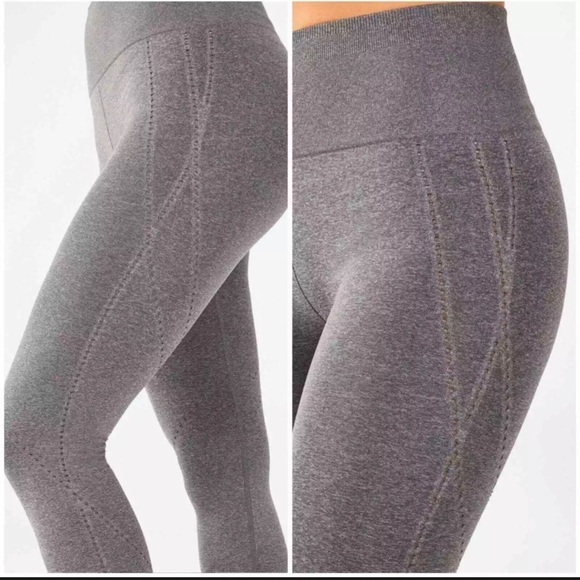 Fabletics High-Waisted Seamless Dot Capri Gray Ribbed Waistband Size Large - Picture 2 of 9